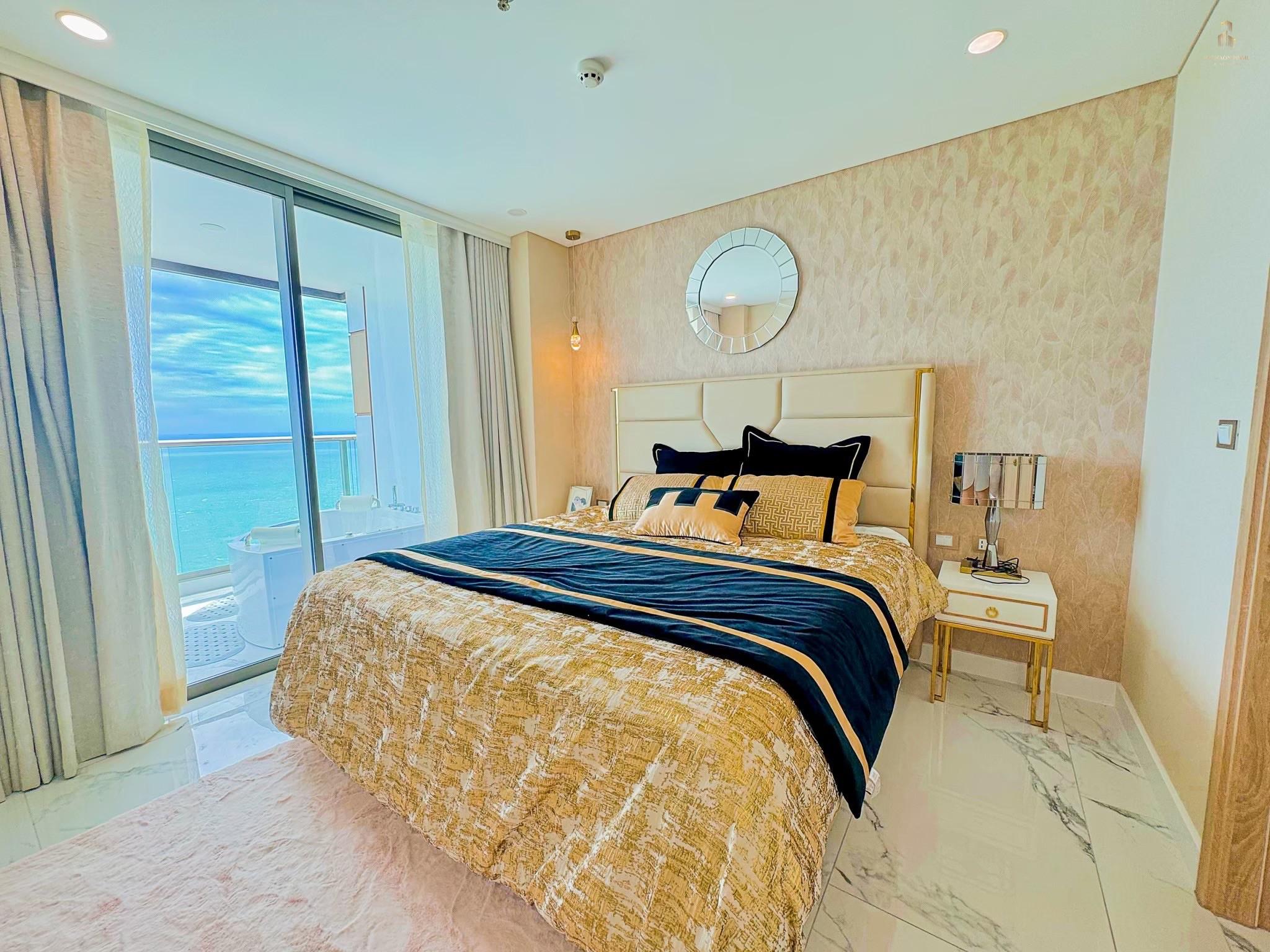 Copacabana Beach Jomtien condo for sale Bed