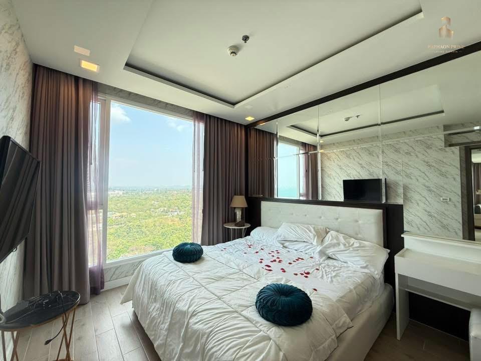 Del Mare Bangsaray beachfront condo for sale